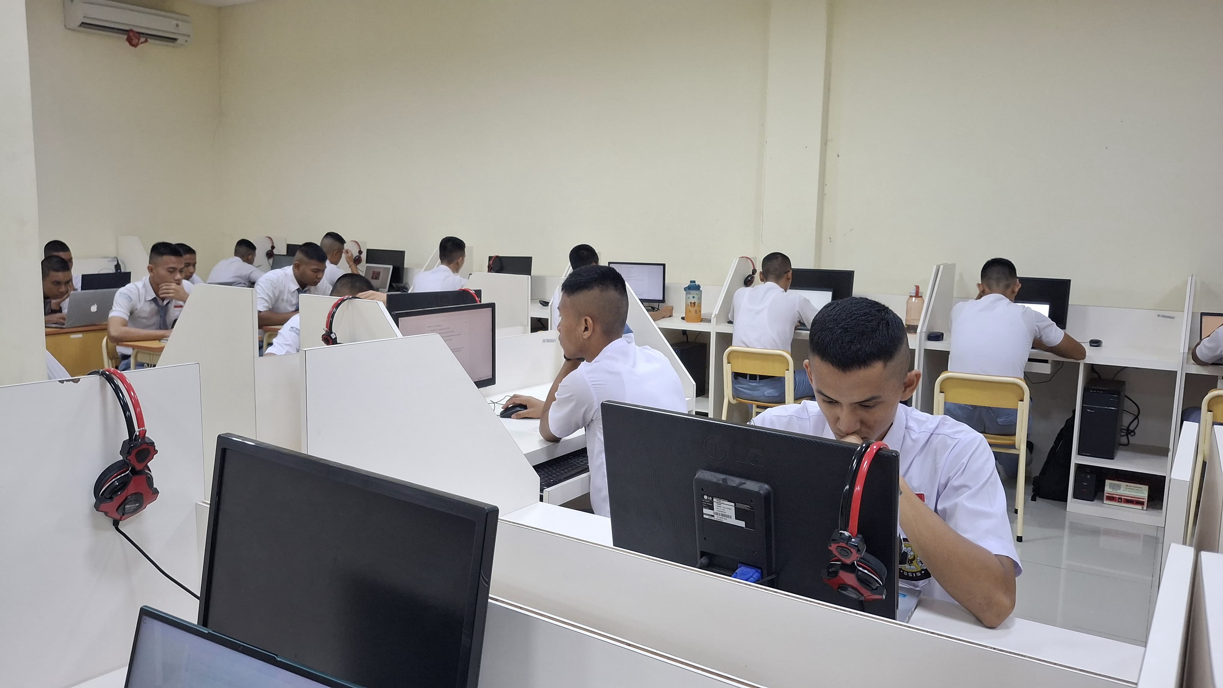 Image Ujian Sekolah Berbasis Komputer (USBK) di SMA Taruna Mandara Dimulai