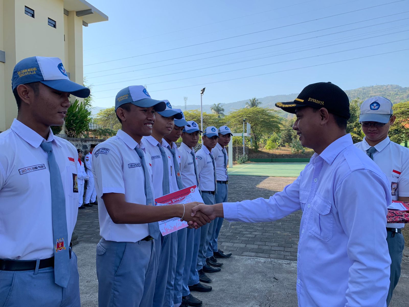 Image Pemberian Piagam Penghargaan Paskibra dan Prestasi Taruna