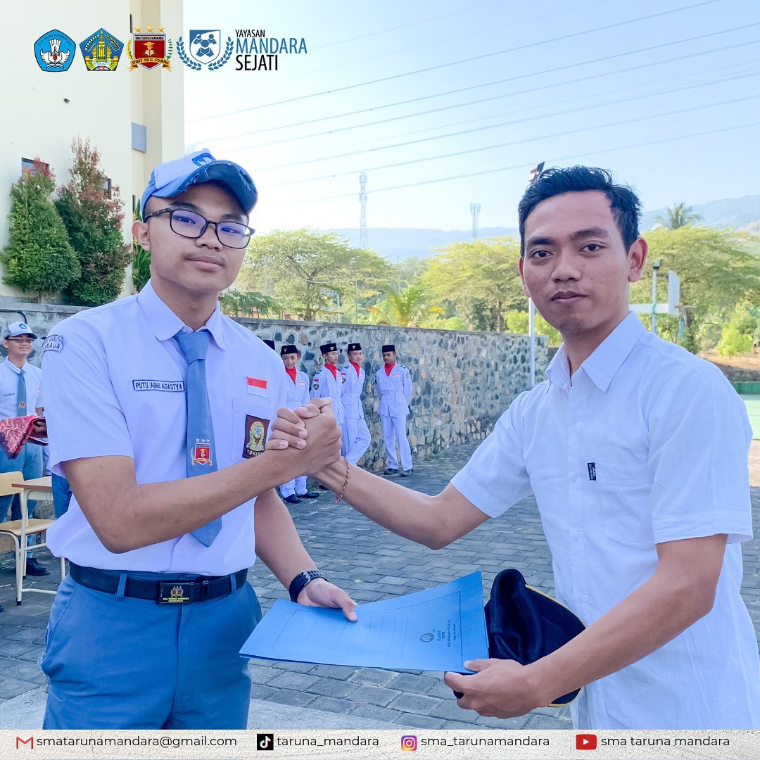 Image Penyerahan Piagam