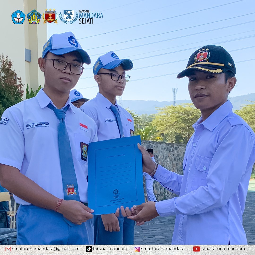 Image Penyerahan Piagam