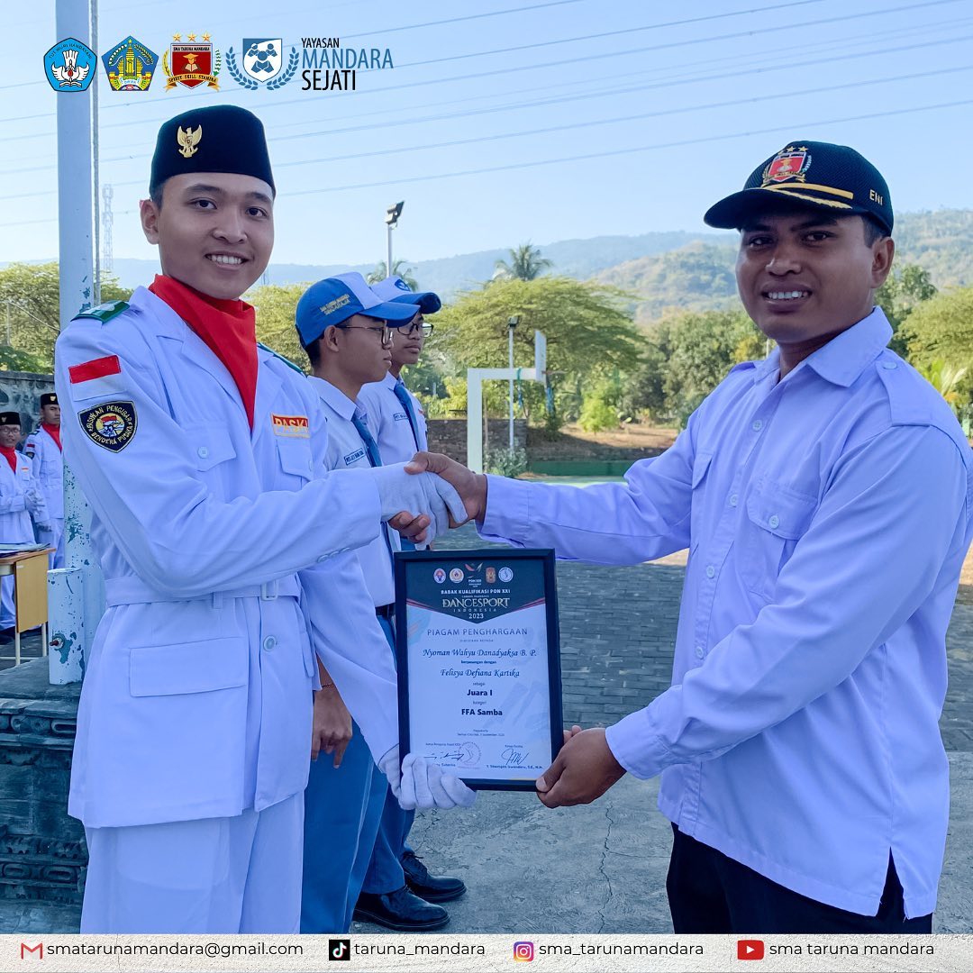 Image Penyerahan Piagam
