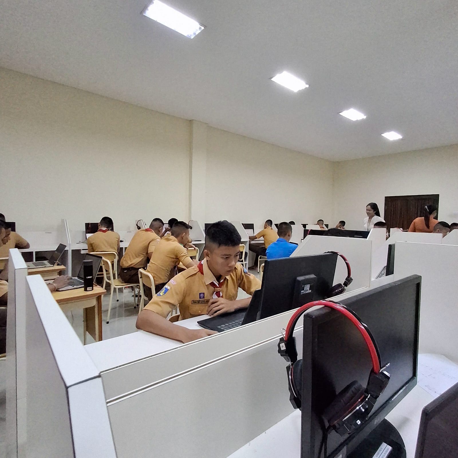Image Ujian Sekolah Berbasis Komputer (USBK) di SMA Taruna Mandara Dimulai