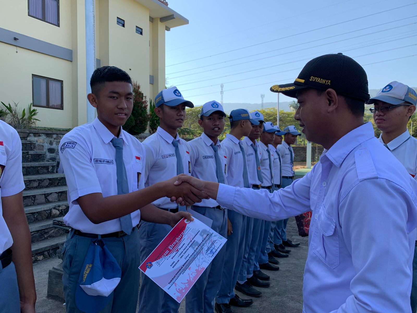 Image Pemberian Piagam Penghargaan Paskibra dan Prestasi Taruna