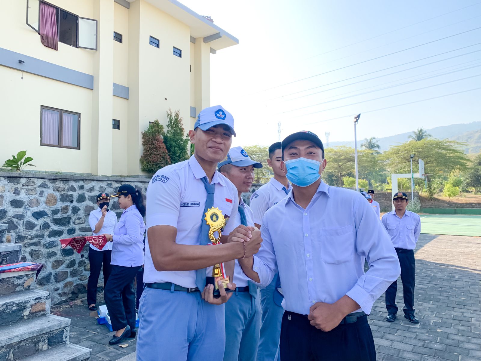 Image Senin Cerah, Pembagian Piagam kepada Taruna pada Berbagai Perlombaan