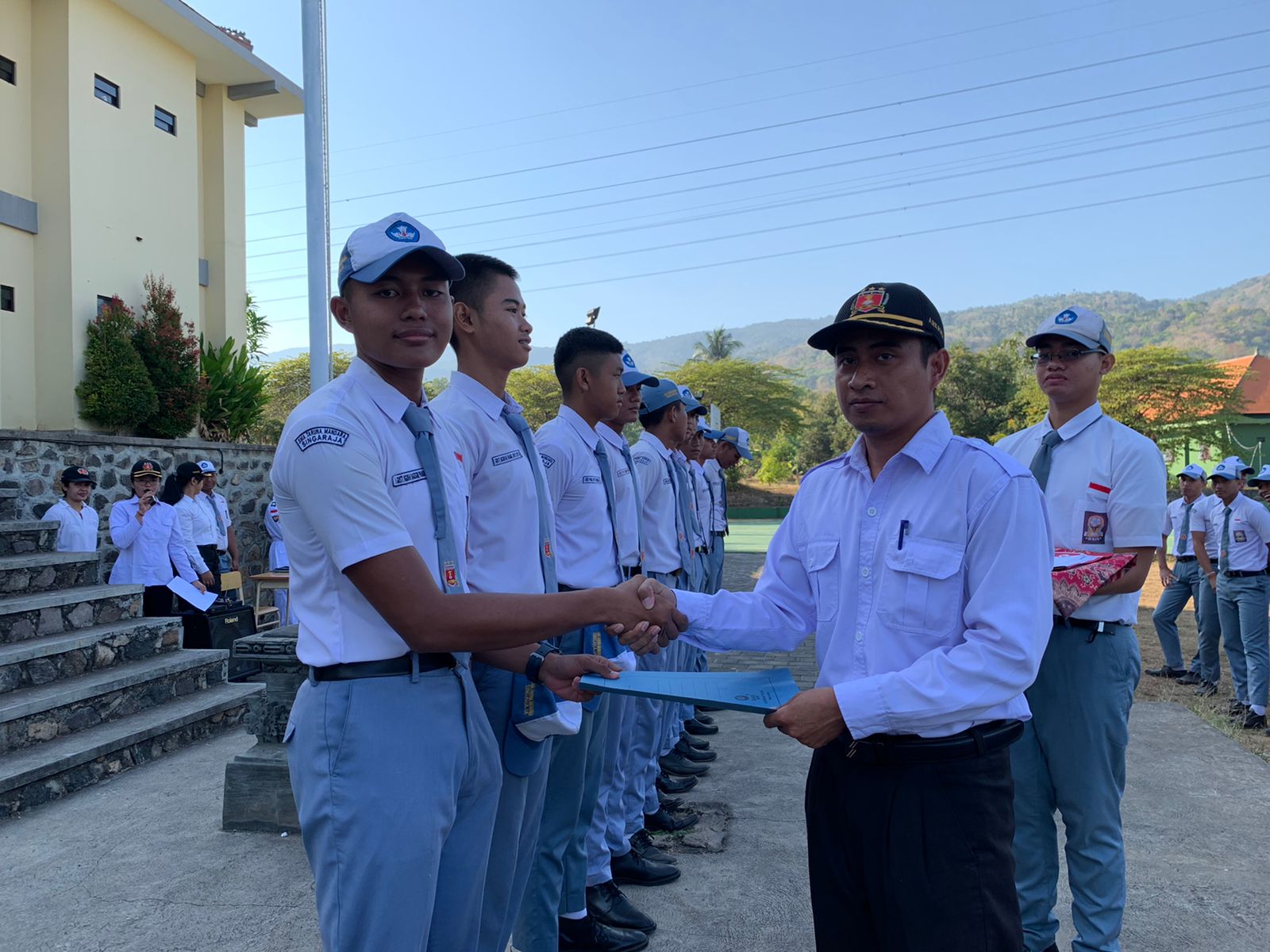 Image Pemberian Piagam Penghargaan Paskibra dan Prestasi Taruna